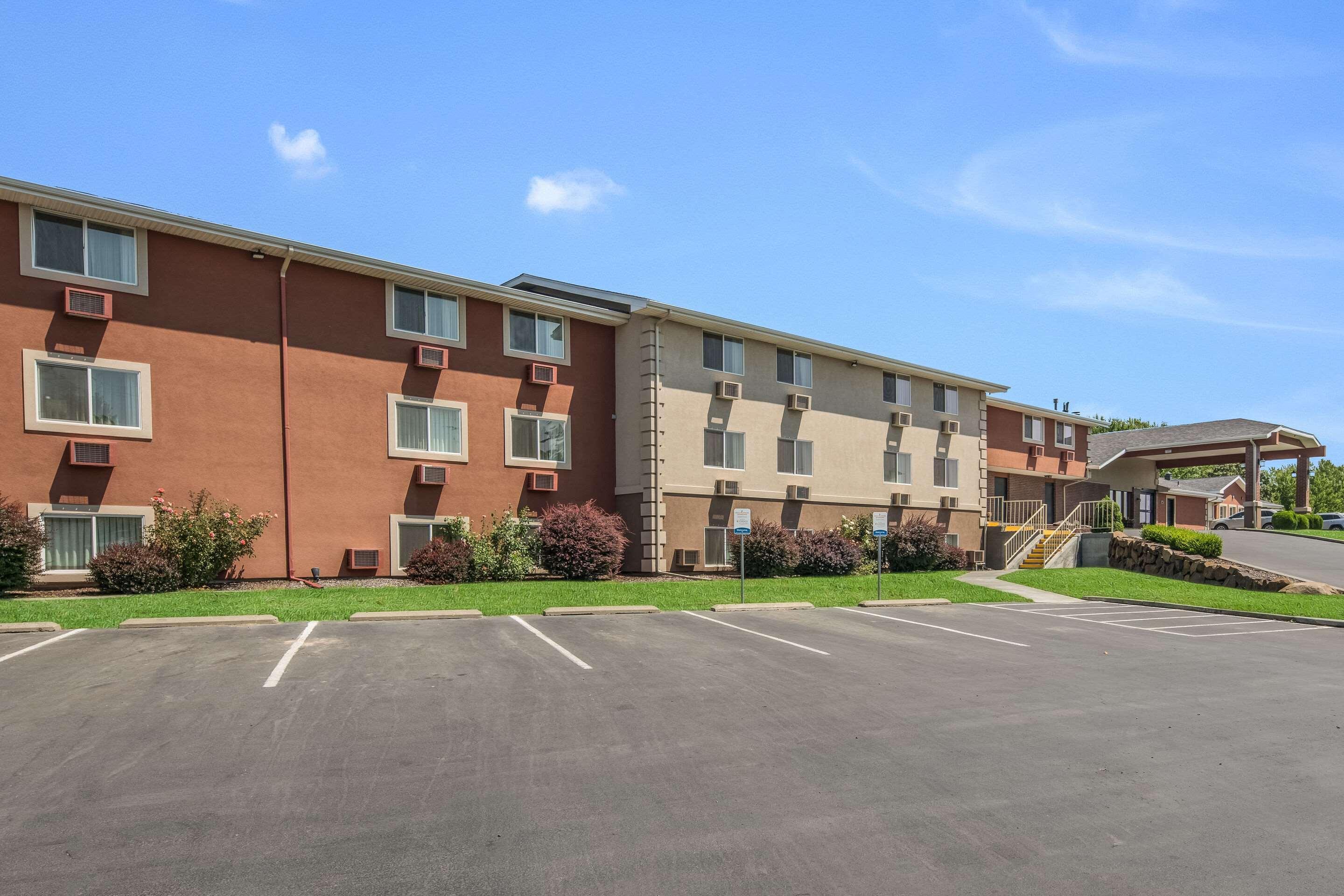 Quality Inn & Suites Downtown Walla Walla Exterior photo